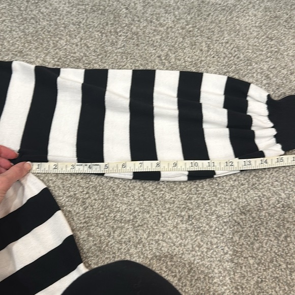 NWT 🩷 Michael Michael Kors Black and White button up sweater /cardigan - L - Picture 8 of 8